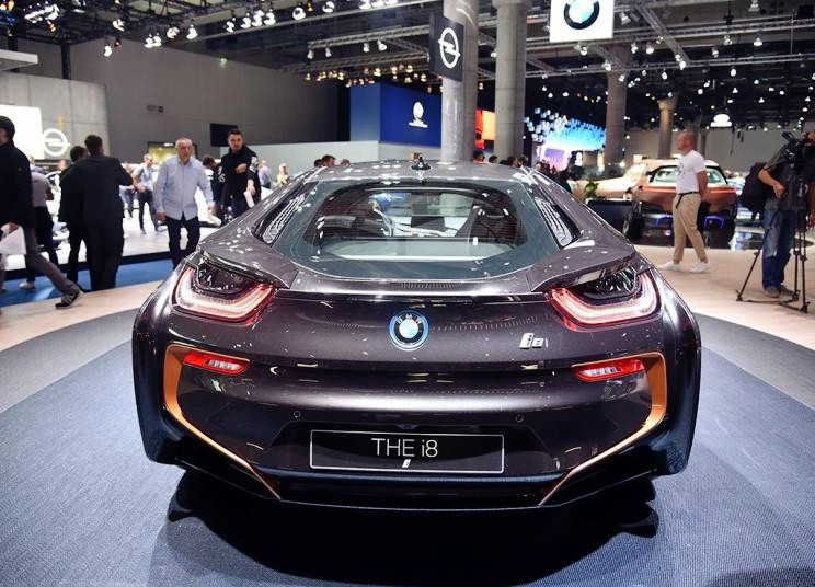 4.6秒破百,新款宝马i8上市,新增极夜流星套装,售202.8万