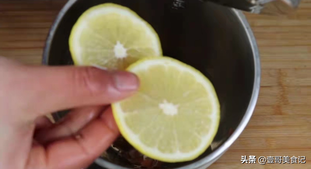 电热水壶水垢再多也别怕，老保姆教一招，3分钟快速去除，超干净