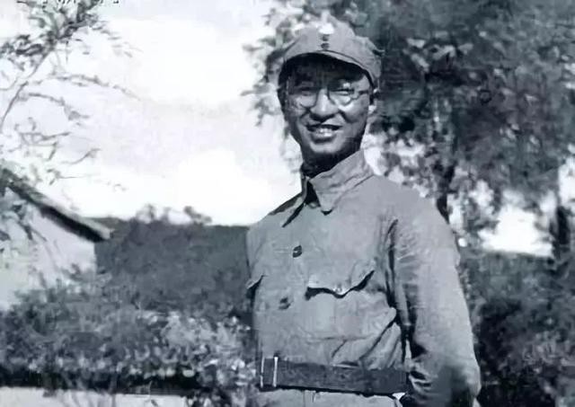 1950年，胡志明到中国搬救兵，主席问他要多少兵，胡：我只要陈赓