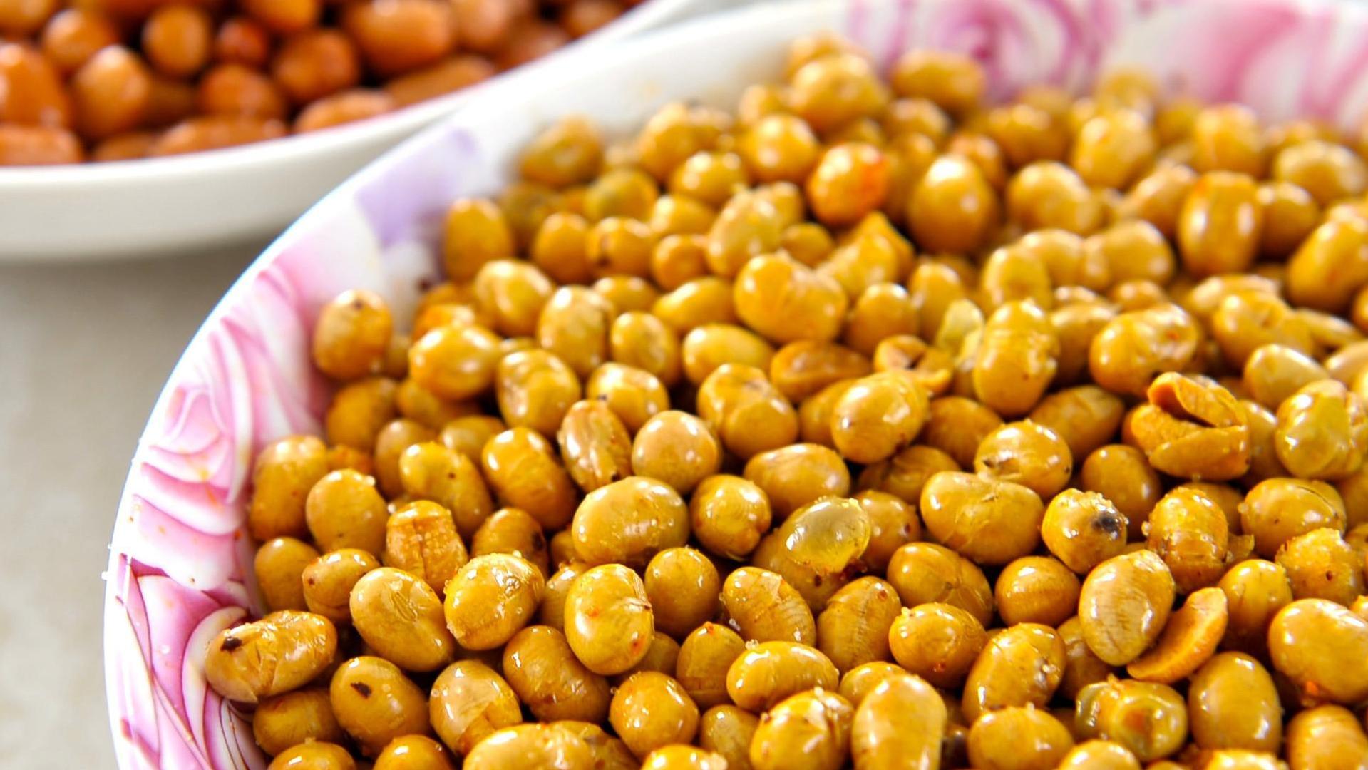 教你"炸黄豆",色泽金黄不回软,粒粒嘎嘣脆,能当菜还能下酒