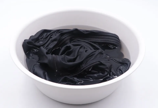 这款防晒服采用新科技面料，透气速干，防晒更持久