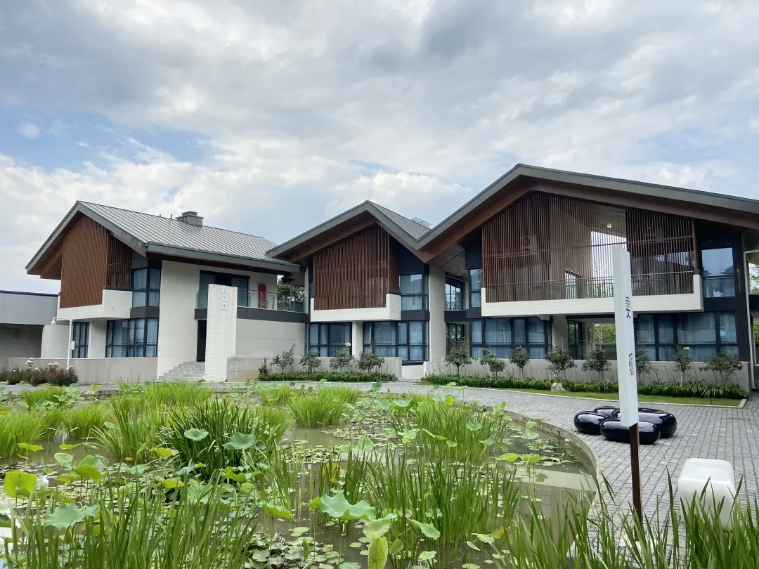 都江堰万汇学校2021年招小一180人，初一100人