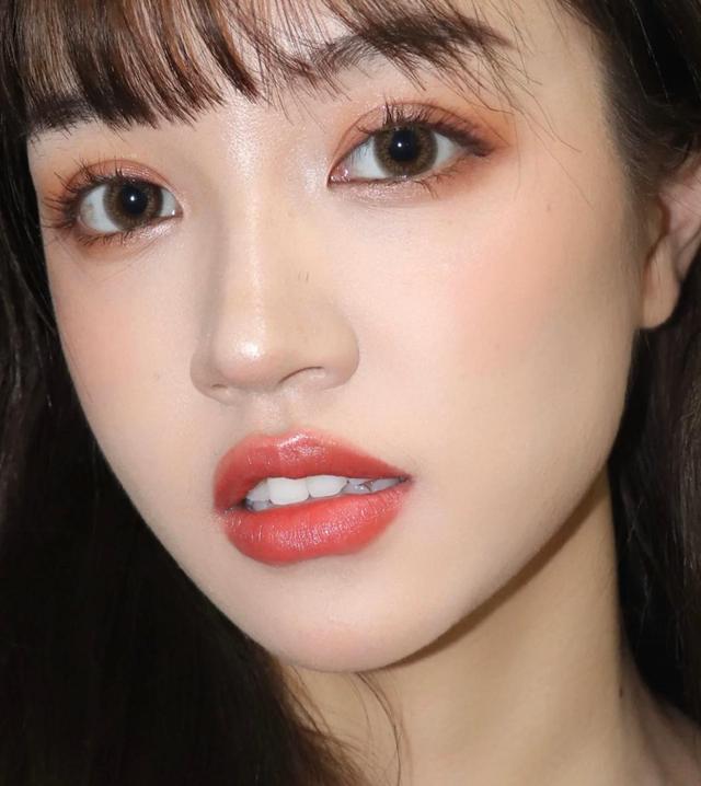 唇峰近显幼态,唇线内收更精致,提升高级感