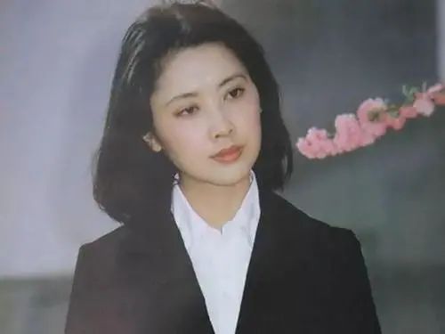 中国8大美人今昔颜值对比，有人整容颜垮，有人优雅老去，差距大