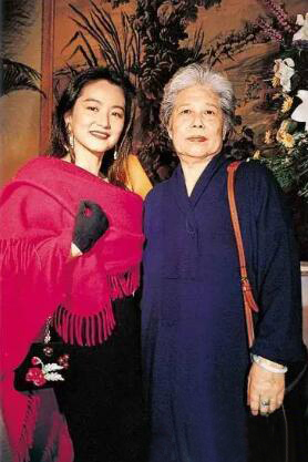 林青霞自杀(1990年林青霞与亲姐河南相认，对方一贫如洗，她有没有帮帮姐姐？)