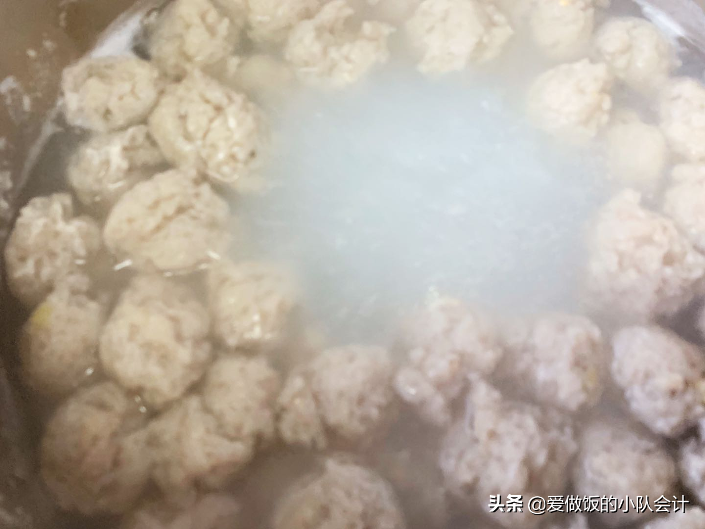 怎样做鱼丸才能又嫩又滑（牢记这3步做滑软的鱼丸）