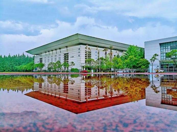 上海又现4个“超强”学霸宿舍：15人升学名校，1人签约上市公司！