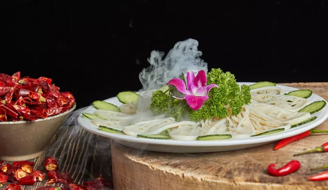 巴蜀人认可的成都川西坝子火锅~特惠活动来袭！7荤6素4人仅88元！