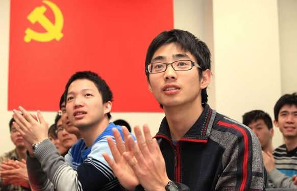 普通本科学生毕业后没出路？逆转人生的几个选择，你要注意了