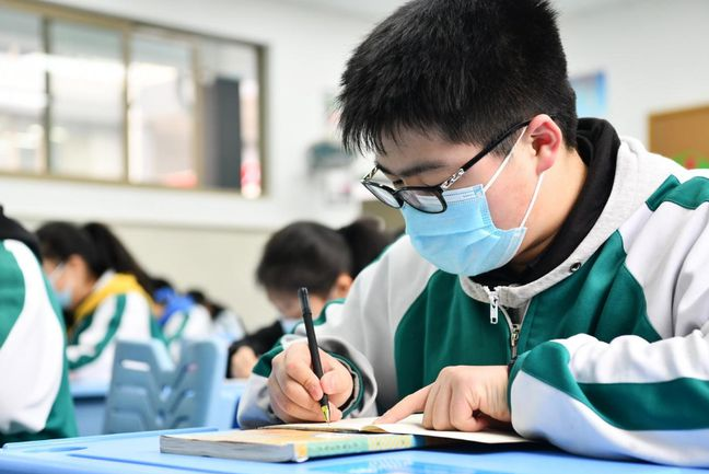 高校“新生”身份引争议，北交大录取4064人，有1033人是复读生