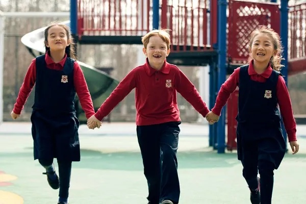 去英国私校，还是国际学校？到底哪个更适合中国孩子？