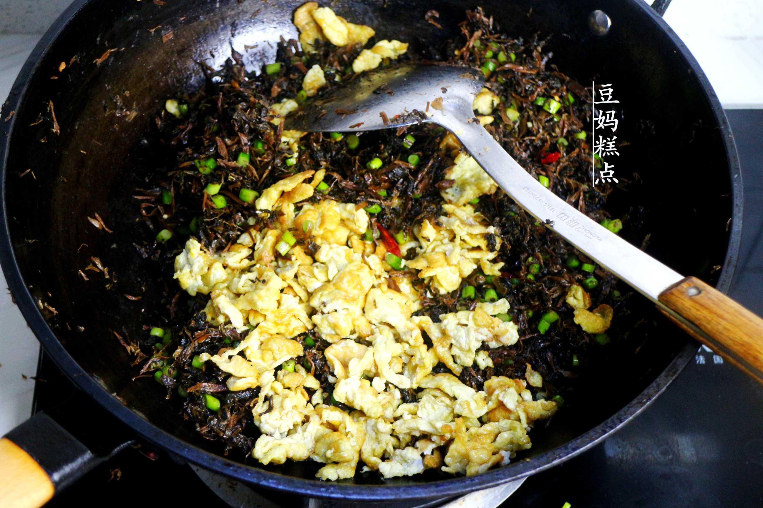 这菜是南方特色菜，加3个鸡蛋一炒，咸香下饭，炒一次可吃一周
