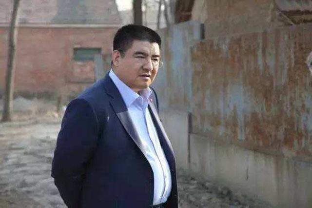 作秀还是真良善？慈善家陈光标，豪捐20亿、砸大奔，最后跌下神坛