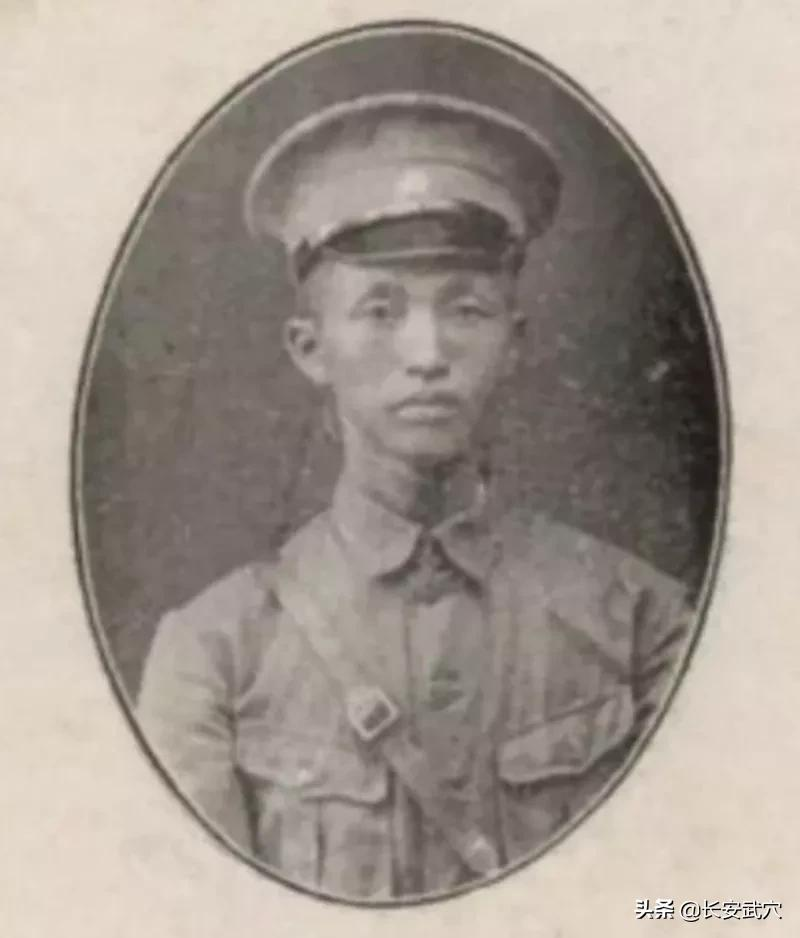 1929年中央出了一名叛徒,周恩来亲自发出"绝杀令",全城追杀叛徒