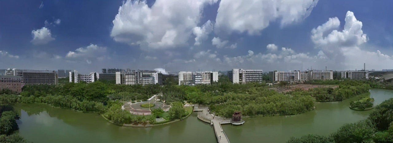 羡慕！坐拥十几条交通线，宿舍楼里还有“健身房”，这所大学超“火爆”！