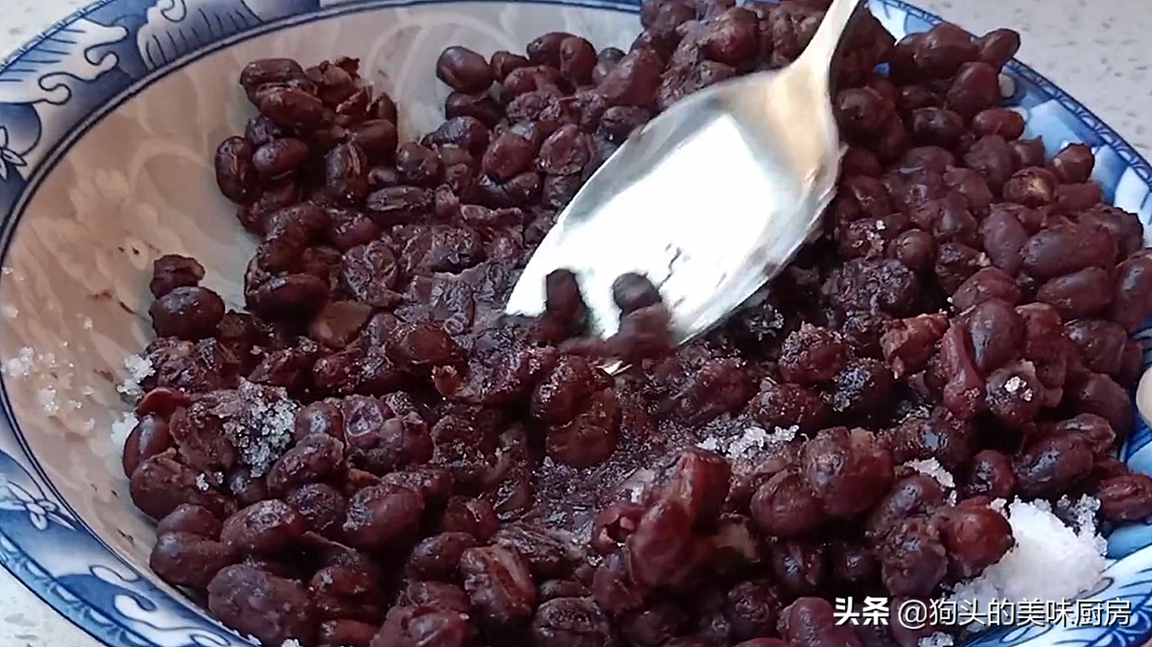 红豆酥饼的懒人做法，外面20块钱一斤，在家做成本不到5元，真香