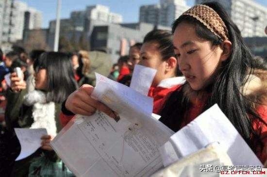 高考本科批次分数线是怎么划定的？一本二本批次分数是怎么来的