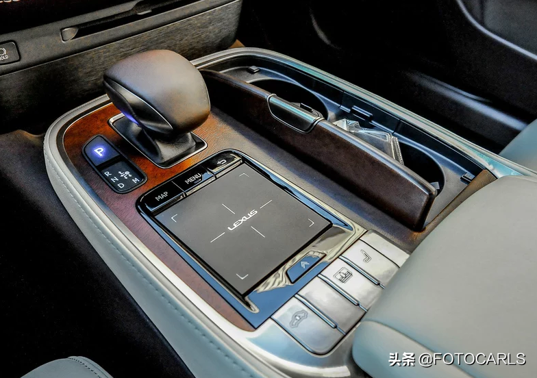 雷克萨斯LS350入门版，售价80万起，卖的就是颜值和品质？