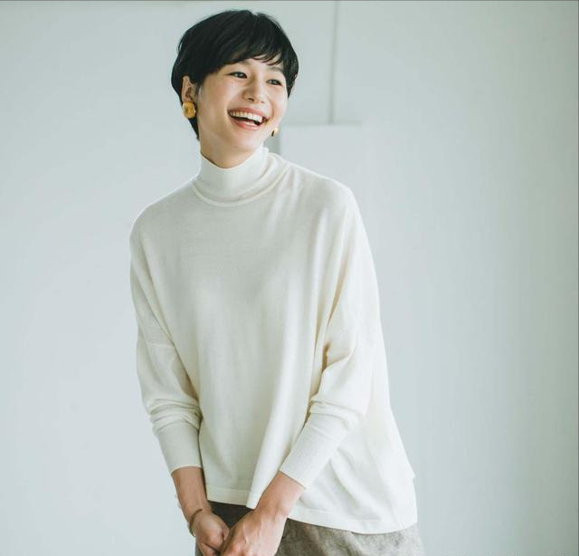 日本太太分享的“高领针织衫”穿搭，适合秋季，优雅又显气质