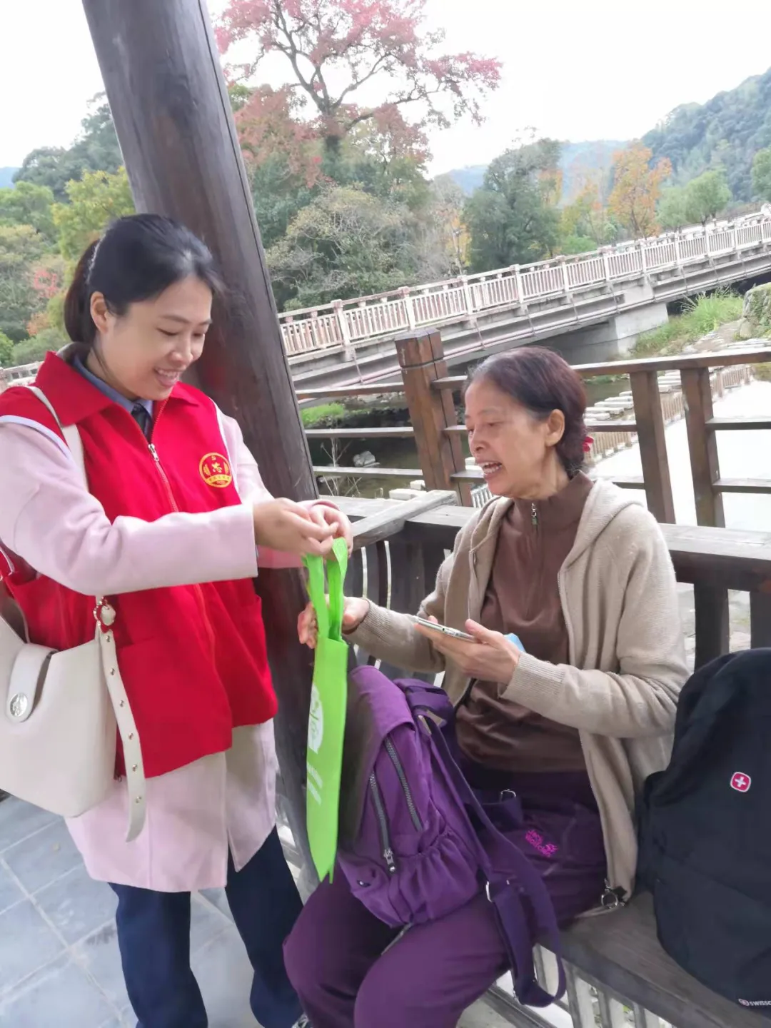 消费宣传走进九峰村