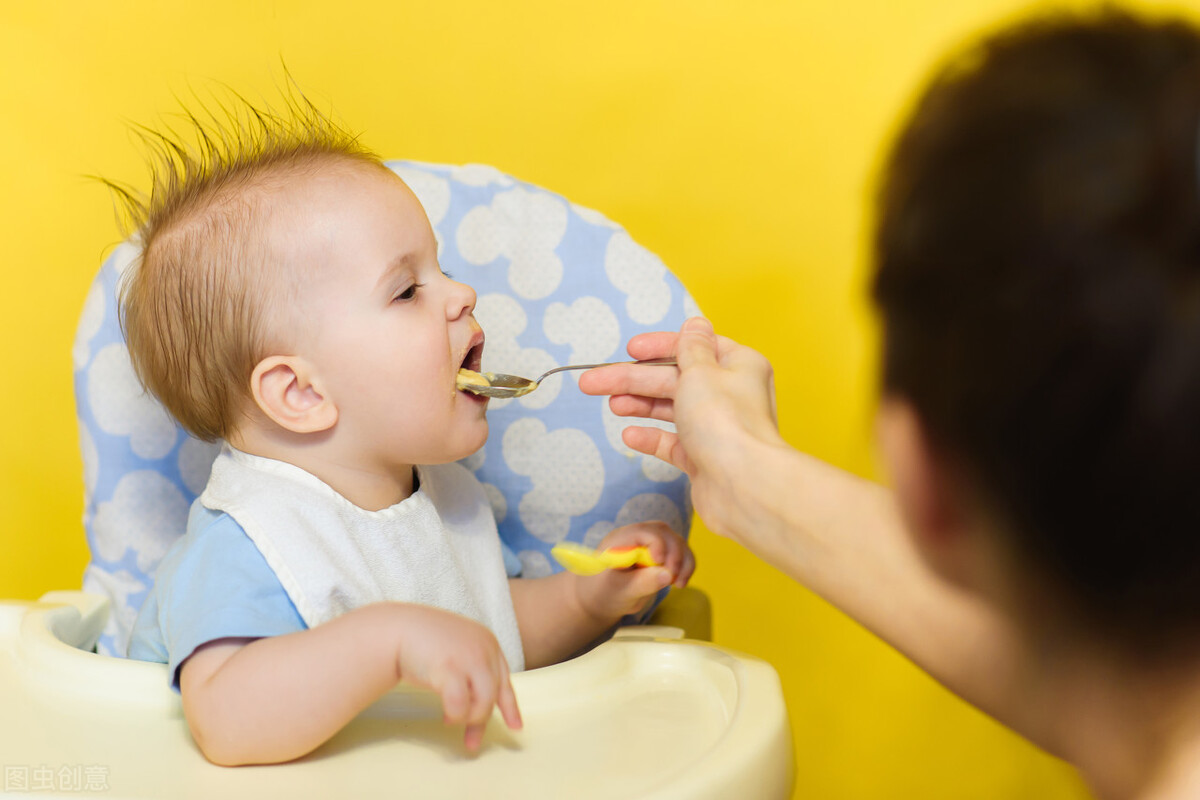 辅食什么时候添加？看了专家的意见后，我决定问问孩子的想法