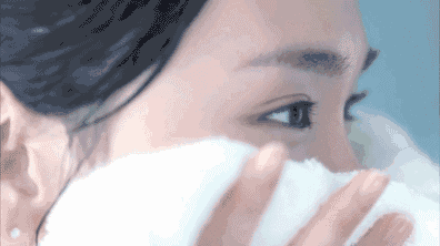 长期用洁面皂洗脸的女孩，皮肤经历了哪些变化？今天告诉你答案