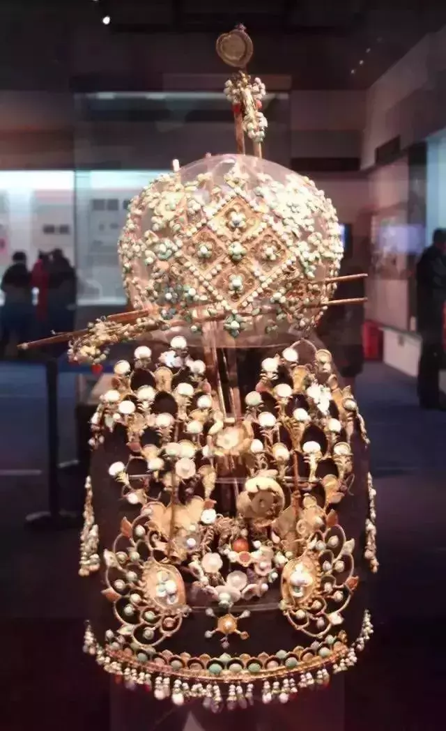 清华大学内惊现95座古墓，西安高校：我们默默看着...