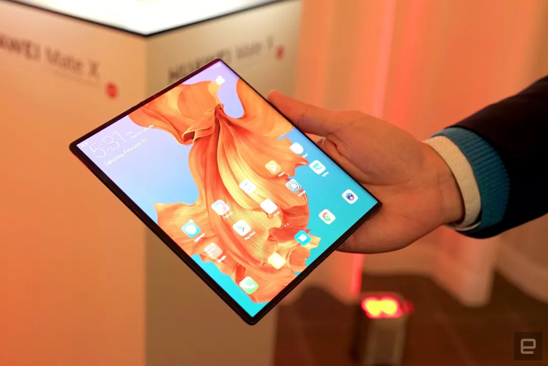 华为 Mate X 正式发布：首款5G折叠屏手机，售价约 17500 元