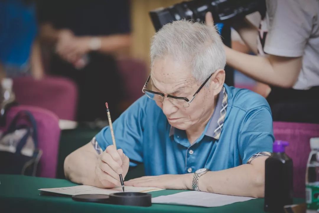 陕西师范大学毛笔书写“最美”录取通知书，“开笔”