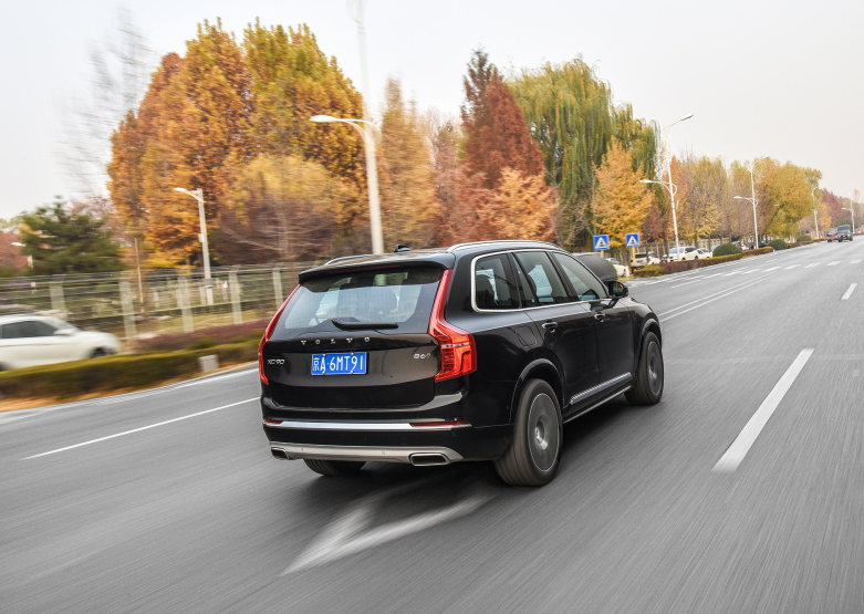 68.2万喜提沃尔沃XC90，2个月再开大众途锐，车主：对比差距明显