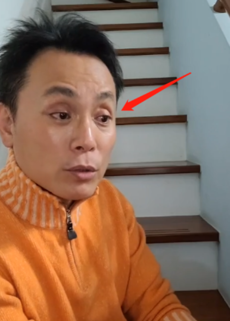 13岁星二代遭受校园霸凌，直播中痛哭称活不下去，压力大到头秃