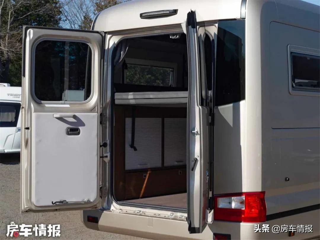 新款丰田考斯特房车，4.0L动力足，大沙发特舒服行李箱能住人