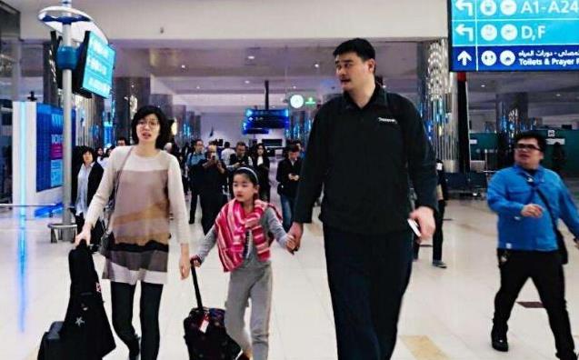 姚明现状:妻子叶莉吐槽生活有些不便,身材发福体重高达200公斤