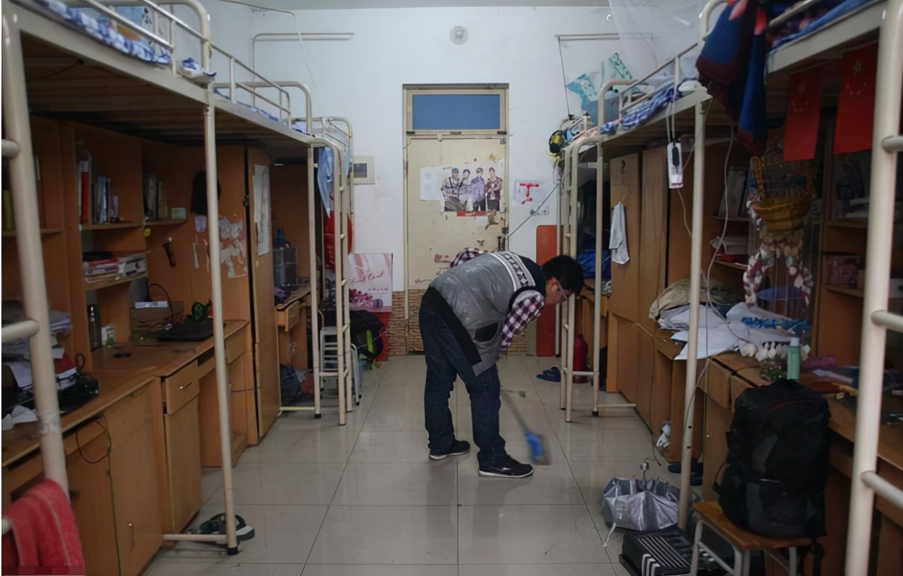 高中毕业后才明白，高中住校和不住校差别大，是存在一定不同的