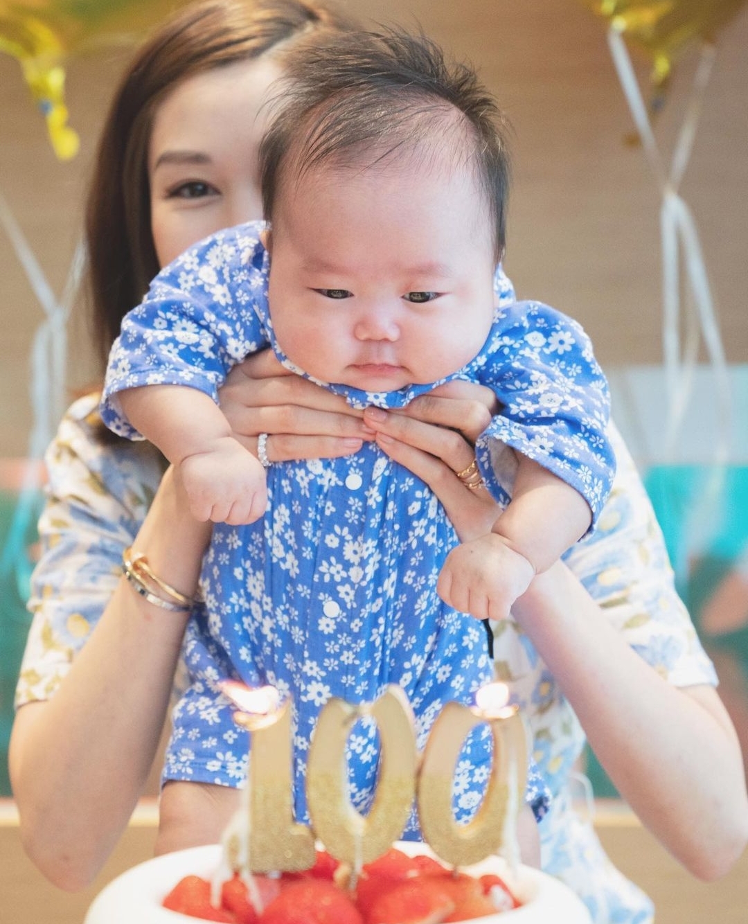 TVB花旦岑丽香晒二胎百日照，小腰果脸颊肉嘟嘟，妈妈直呼想捏