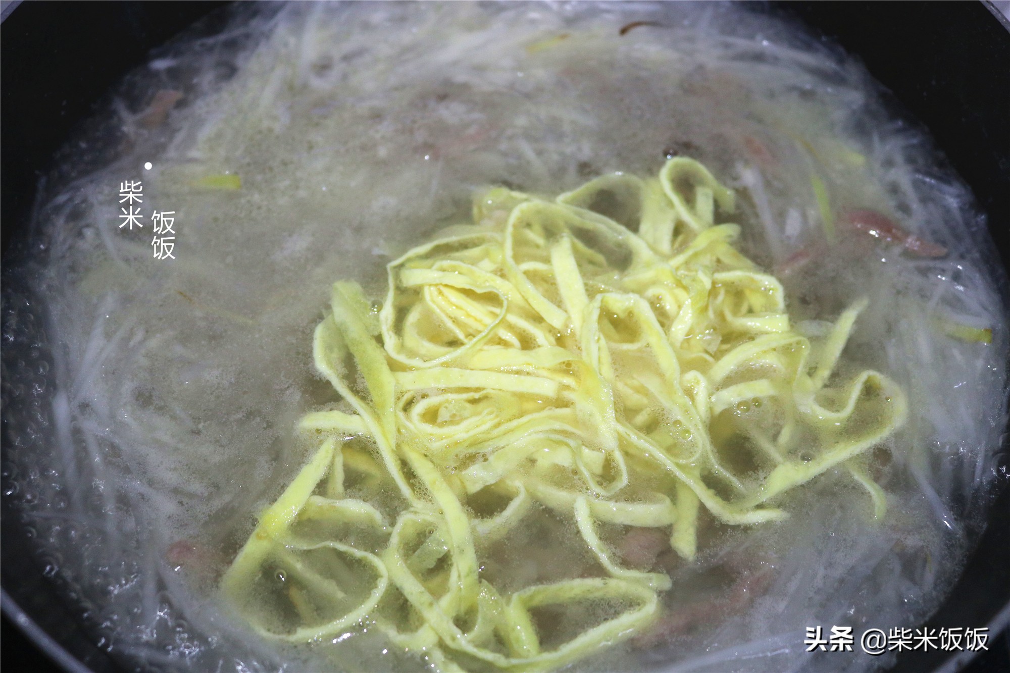 深秋十月，多喝这碗汤，3种食材搭配，营养补水，太鲜了