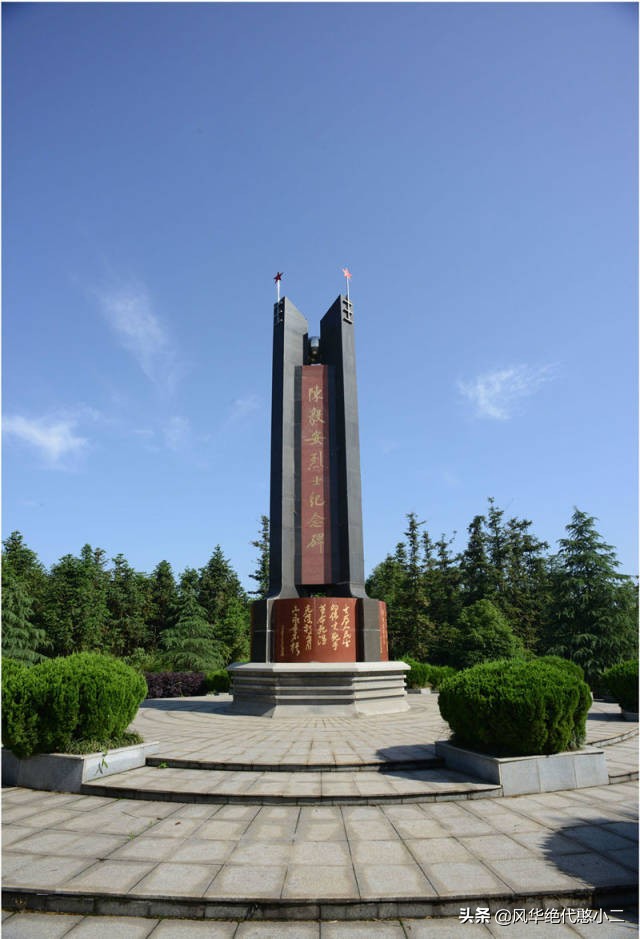 一张染血的照片：坚守53年将遗腹子抚养成人，死后终与丈夫同穴