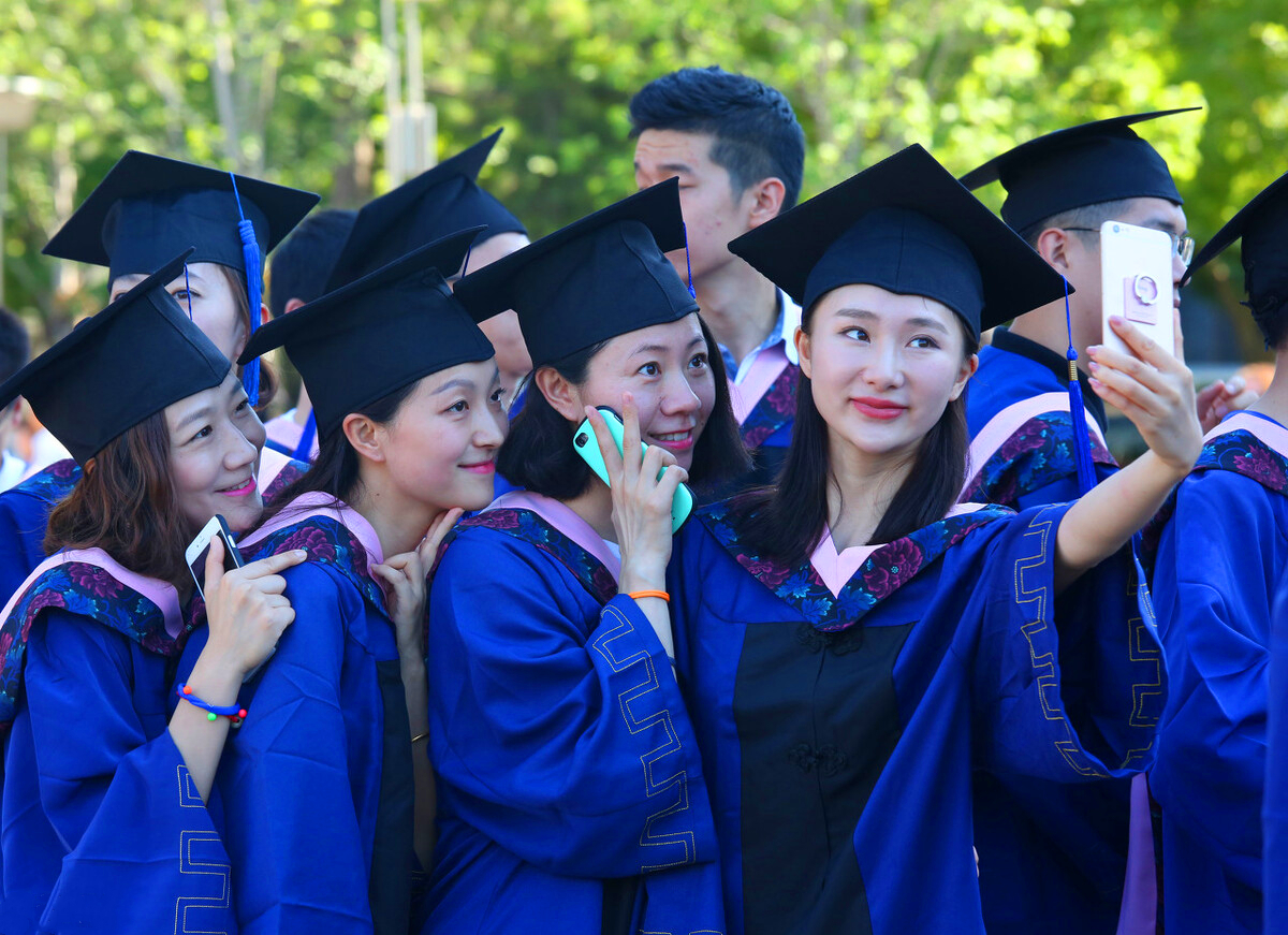 吉林大学“火”了！新建宿舍才交楼，第2天便强制研究生全部搬入
