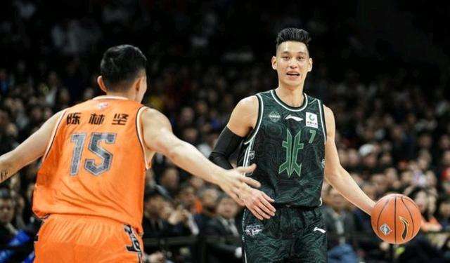 nba为什么会收林书豪(林书豪凭啥能当外援？全世界仅有俩人敢不传科比球，他是其中一个)