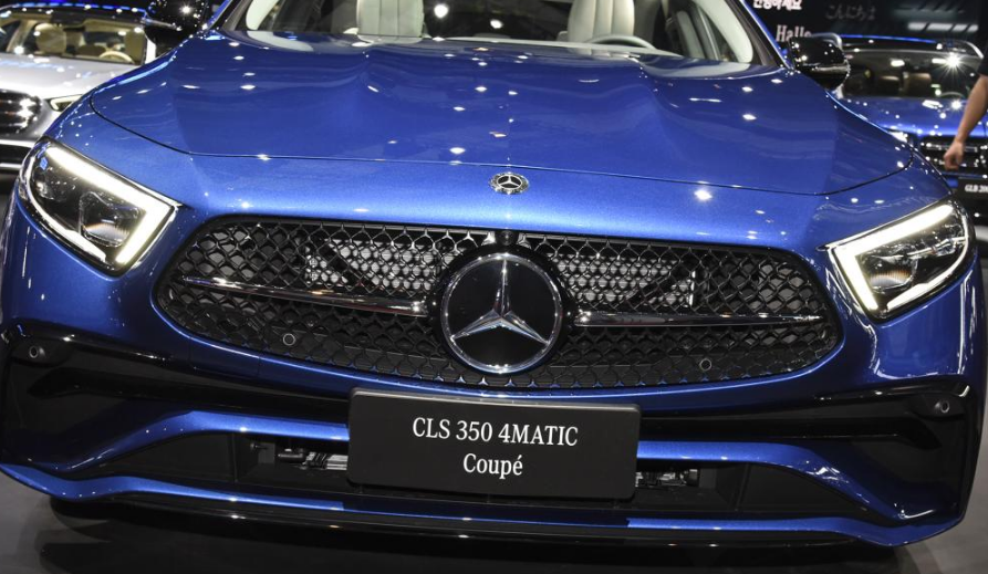 优雅的奔驰大轿跑,新款奔驰cls亮相上海车展,新增海夜蓝车漆