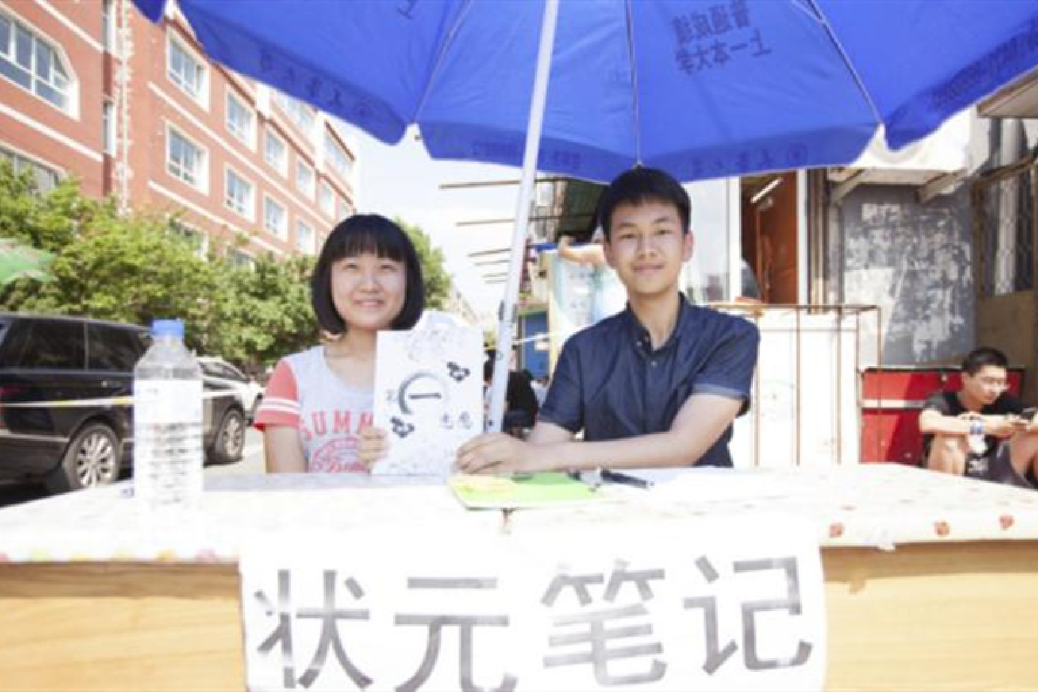 高考状元们都有啥共同点？打开课桌抽屉就知分晓：高分不白来