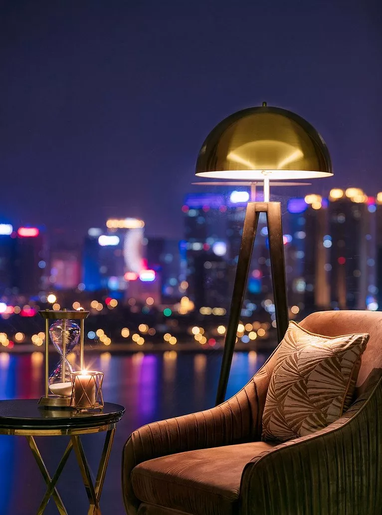 阳台这样装，比景观房还漂亮，后悔我家阳台只用来晒衣服