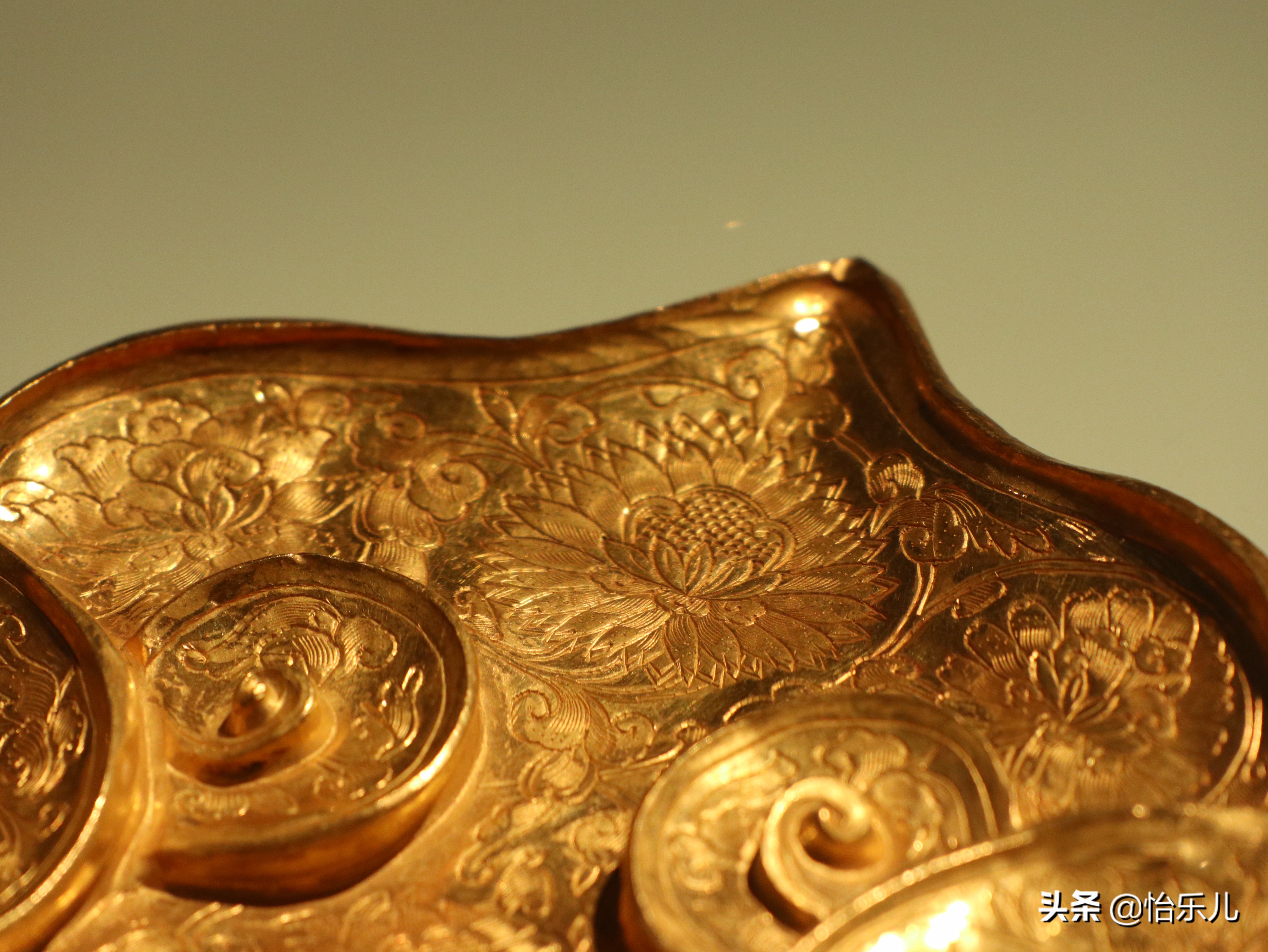 苏州一座墓出土54件元代金银器,纯度高型别致,还件件纹美艺精