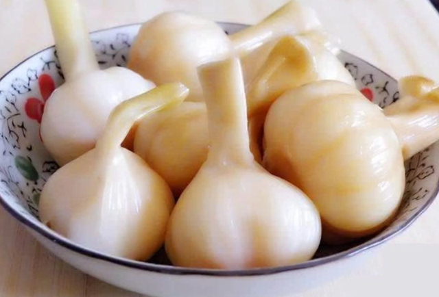 腌蒜头怎么腌好吃又脆(教你这样腌蒜头清脆爽口)