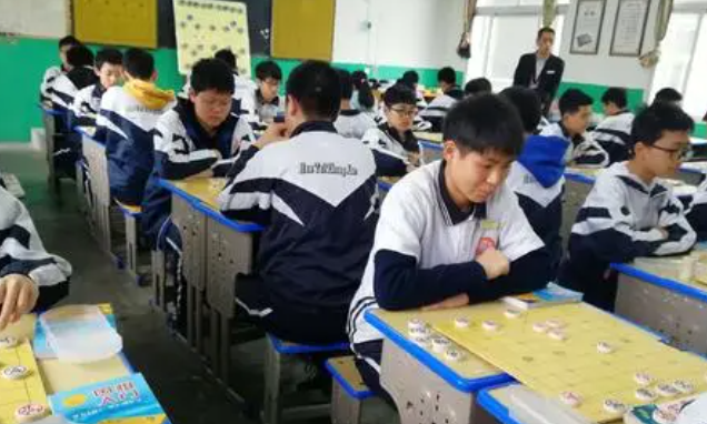 “为啥劝学生去技校，而不是鼓励他们上高中？”班主任给出答案