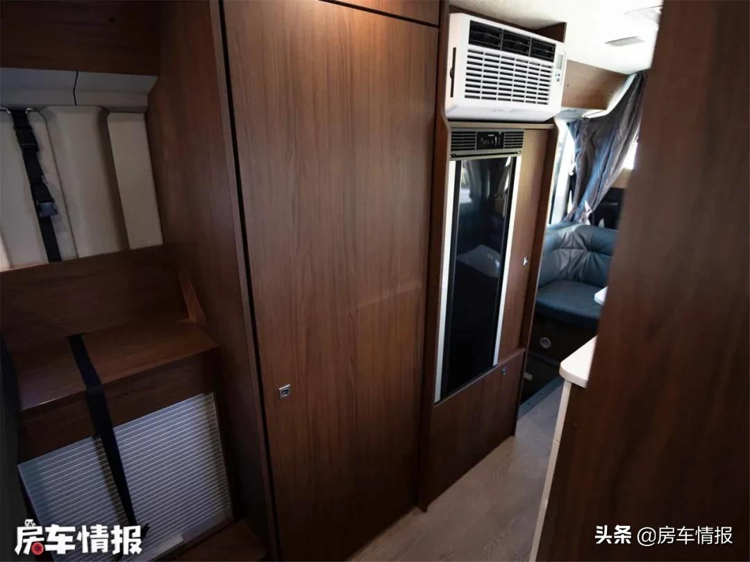 新款丰田考斯特房车，4.0L动力足，大沙发特舒服行李箱能住人