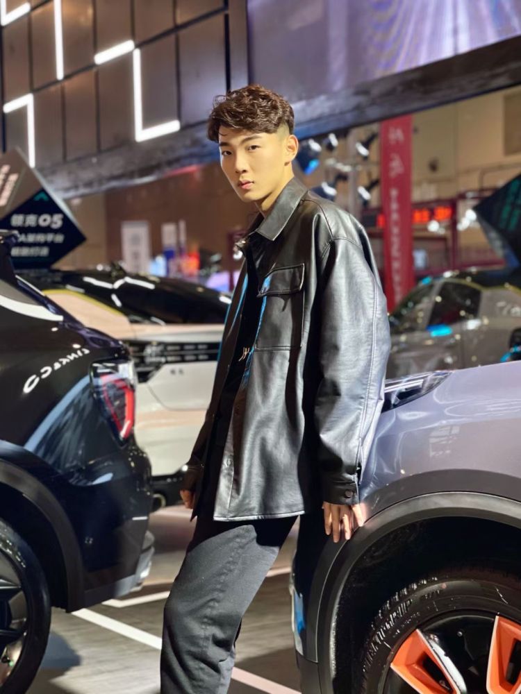 半岛聚焦丨怒减20斤经历残酷选拔淬炼，半岛女记者体验真实车模生活