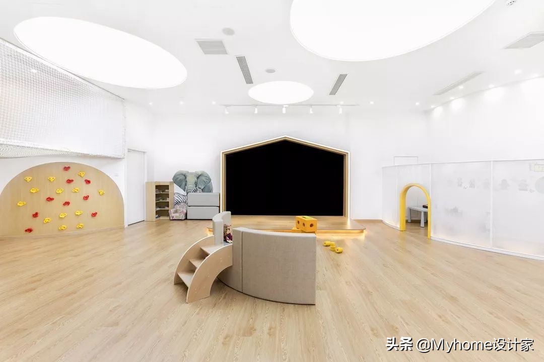 这面墙是孩子的游乐场，成人的玩具体验店，270㎡玩乐中学习
