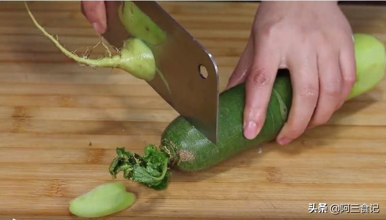 萝卜别再腌着吃了，加1把花生米，教你新做法，营养解馋比肉还香