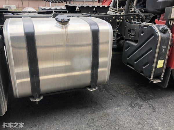 陕汽德龙X3000牵引车+新国标半挂车，这配置运输危化品够安全吗？